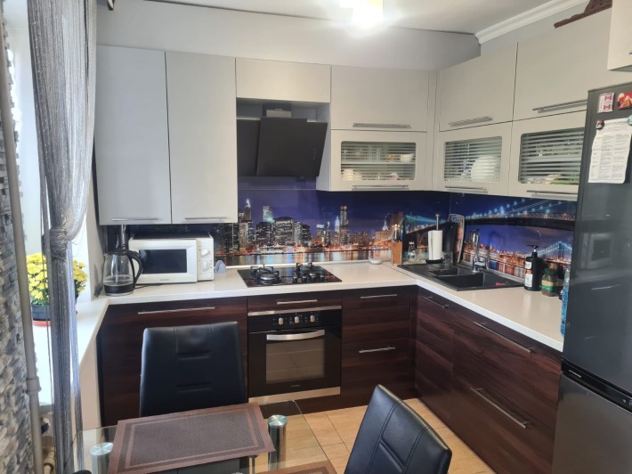 Продам отличную 3х комнатную квартиру в центре.Большая морская. - фото 1