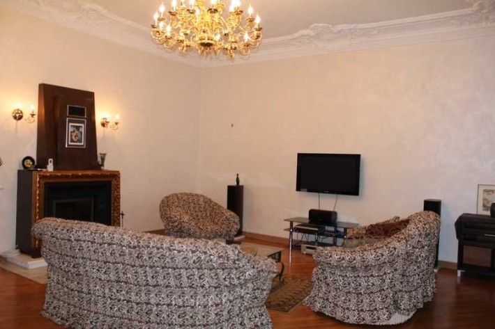 Продам велику 2-кімнатну квартиру в центрі Одеси - фото 1