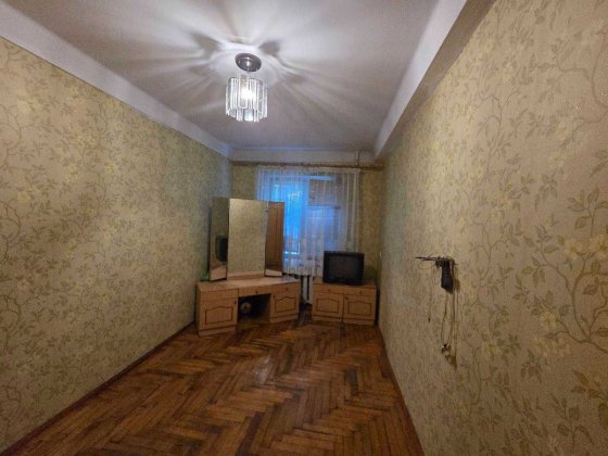 Продам двухкомнатную квартиру в центре Запорожье