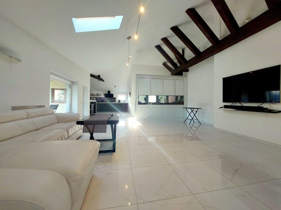 4к. Джерельна (центр). Стильна квартира з дизайнерським ремонтом. Львов