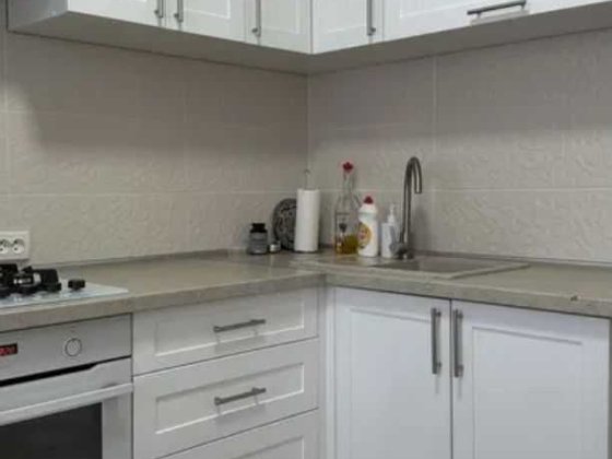 Продается 2-х к. квартира с ремонтом по ул. Чаривная в хорошем месте Запорожье