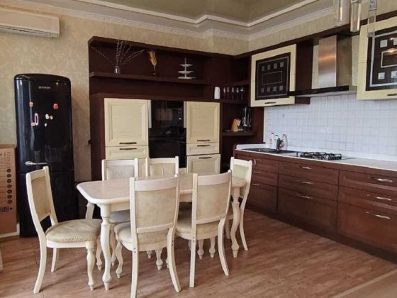 У продажу трикімнатна в Одесі на 5 станції В.Фонтану - поруч Аркадія! Одеса