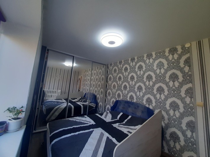 Продам 3 кімнати 1/5 в подарунок погріб та город - фото 1