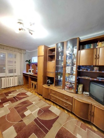 Продаж кімнати в гуртожитку ЗаготЗерно 17 м2 хороший стан меблі - фото 1