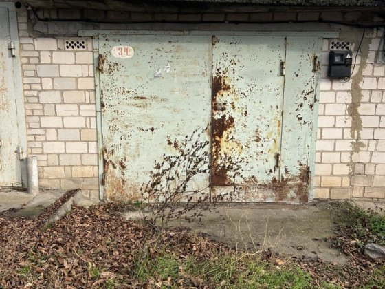 Гараж в гарному стані. Власник. За лікарнею Ладижин