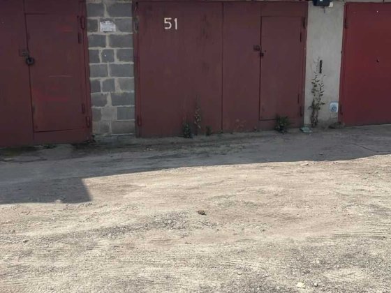 Продам капітальний гараж (торг) на Виноградарі біля Синього Озера Київ