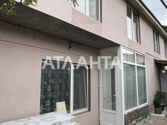 Красивая квартира на земле,евроремонт,рядом рынок. Одесса