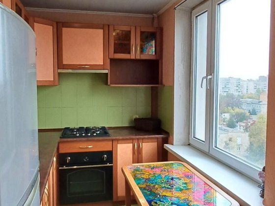 Продам 3 кімн.квартиру біля метро.Захисників Украіни Харків