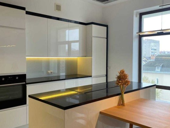 Продаж елітної 2 кім. квартири з ремонтом вул. Червона Львів