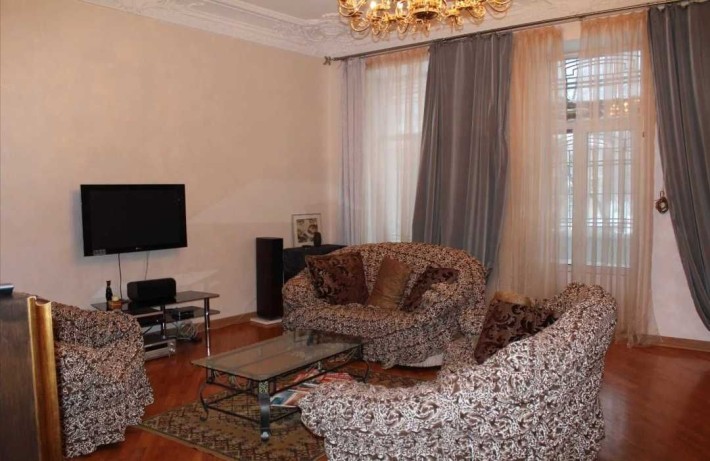 Бельгийка 2х.ком возле Музкомедии 102м двухсторон, 2 балкона с камином - фото 1