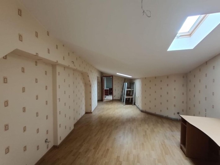 Продаж 5 кімнатної квартири вул.Стороженка - фото 1