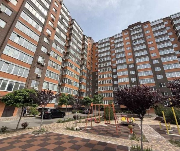 Продаю 2 х комнатную кв 60 кв.м в ЖК» ГРАНДБУД» - фото 1