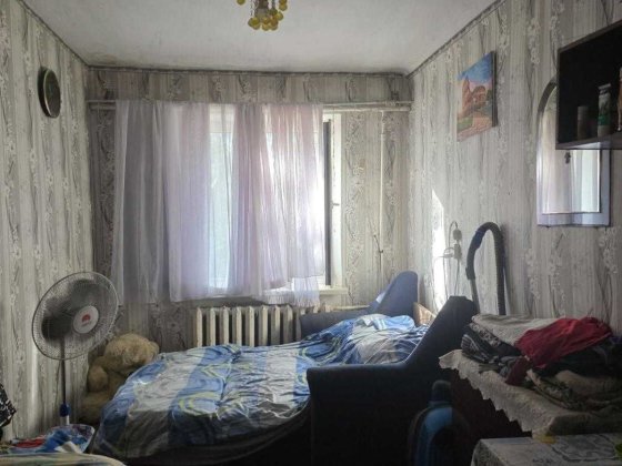 Продам просторную комнату в коммуне на Краснова. Одеса