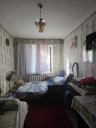 Продам просторную комнату в коммуне на Краснова. - фото 1