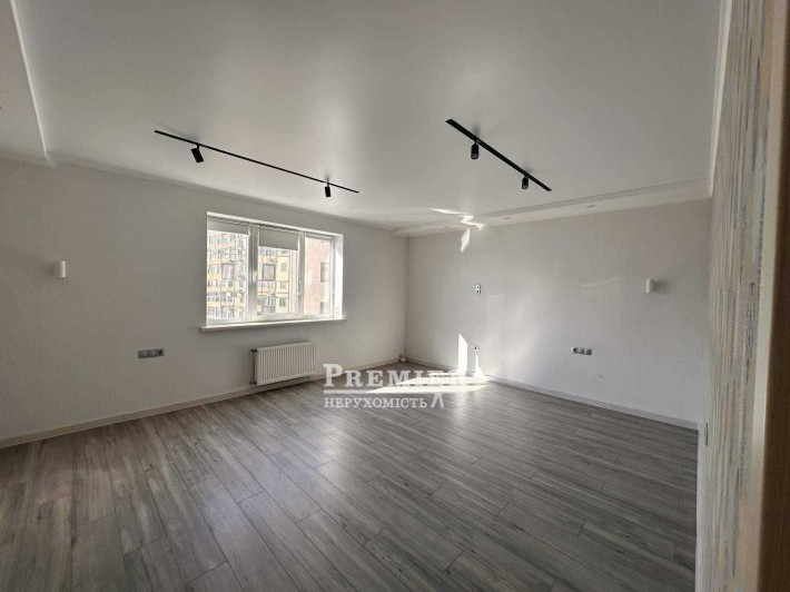 Продам квартиру з сучасним ремонтом у новому будинку на Сахарова - фото 1