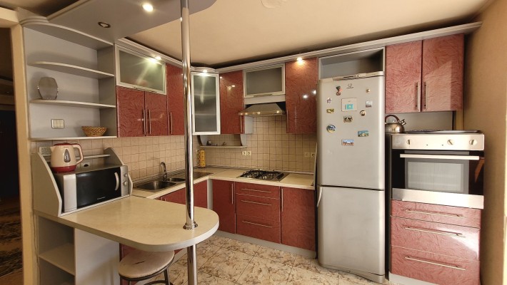 Продам 3-к, 87м, дом 2005г, кирпич, Британская 23а, метро Киевская - фото 1