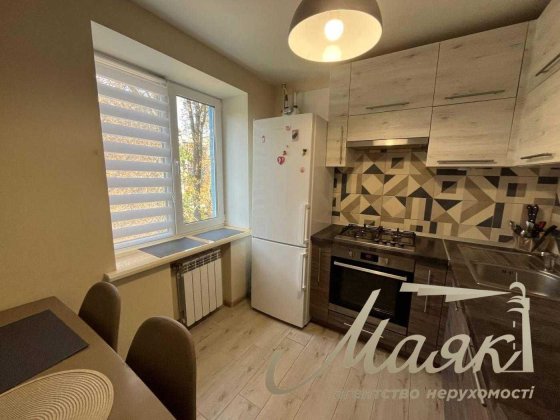 Продам 2-к.кв.вул.Космічна,буд.№130 А,3/6 Запорожье