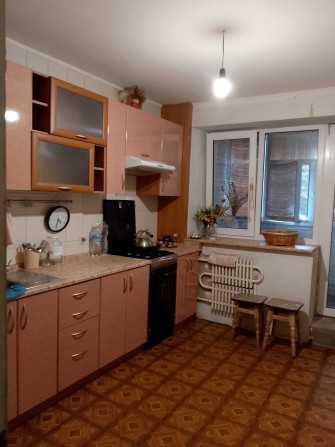 Продам 1к. кв. на ХТЗ с двумя балконами и большой кухней - фото 1