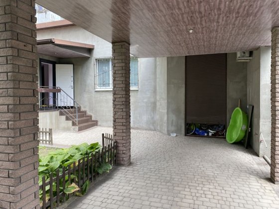 Трехкомнатная  квартира с придомовой територией Запоріжжя