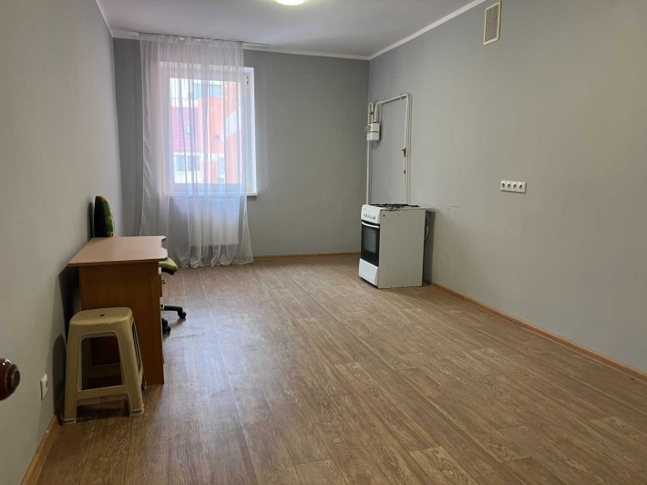 Простора  2-кімнатна квартира   на вул. Старицького - фото 1