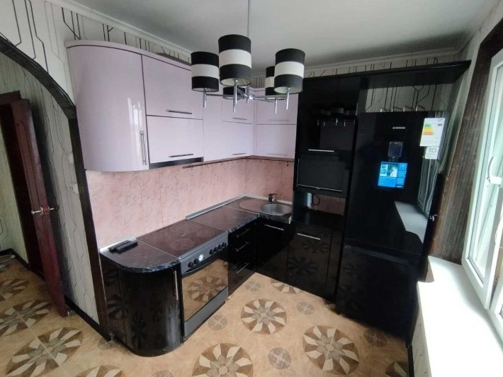 Продам 2 к квартиру на Молочній, з ремонтом. Метро поруч. - фото 1