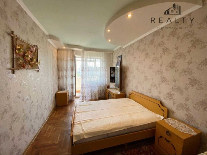 Трикімнатна квартира по вулиці Задніпровська 14 (Бабурка) 213-153-998 - фото 1