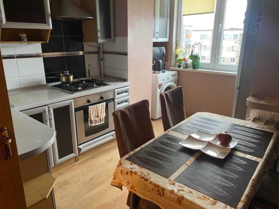 Продаж 3-кімнатної квартири по вул.Сластіона Львов