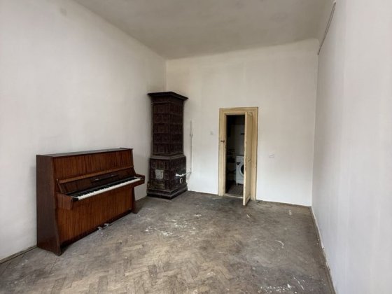 У продажу 2-кімнатної квартири без ремонту на вул. Івана Франка Львів