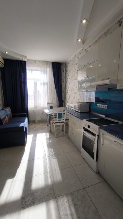 Квартира у парка Победы, с ремонтом и мебелью, в новом ЖК - фото 1