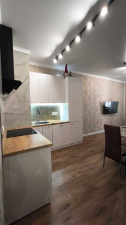 Черняховского/5 ст Фонтана, ЖК Акрополь, евроремонт, мебель,балкон. - фото 1