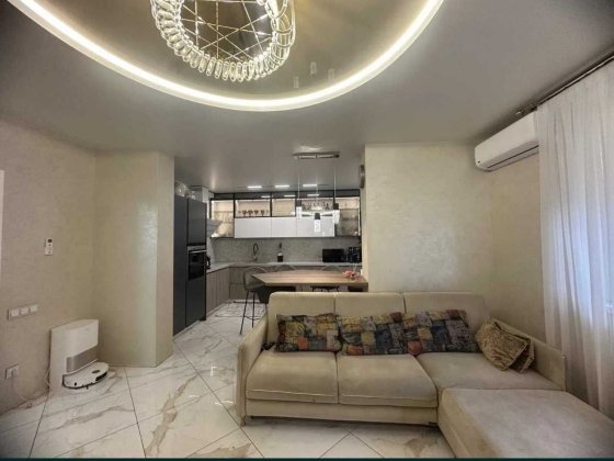 Трехкомнатная квартира ремонт мебель техника заходи и живи!