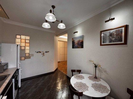 2х кім.кварт. В Центрі на Жуковського/Італійська. Сталінка .