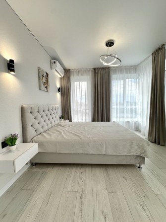 У Квартал ! Стильна 1кімн квартира ! Багато простору та світла ! - фото 1