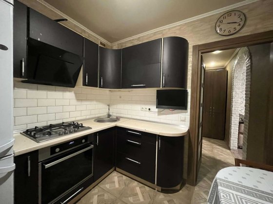 Продам 3 кім. з ремонтом по вул. М.Гончарівська, 1 Харків