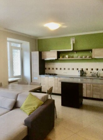 Продаж 2-кім. квартири будинок 2011 року - фото 1