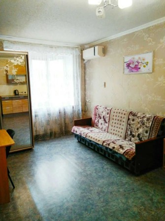 В Харькове .2-х ком.кв. 2/9 метро Заводская 4 мин. - фото 1