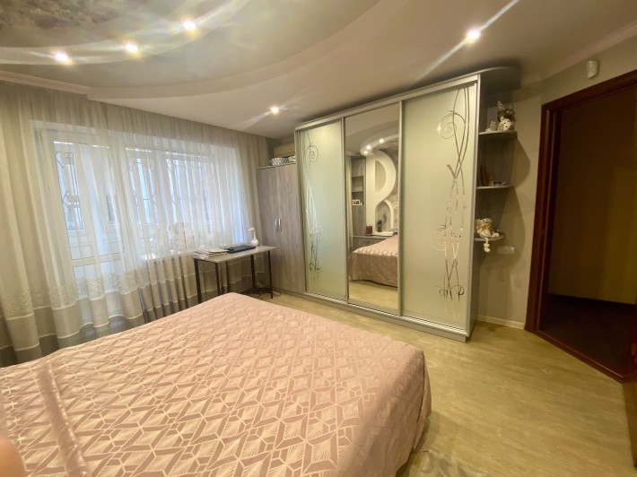 Продается крупногабаритная 2-х ком. квартира с  ремонтом в Центре. С2 - фото 1