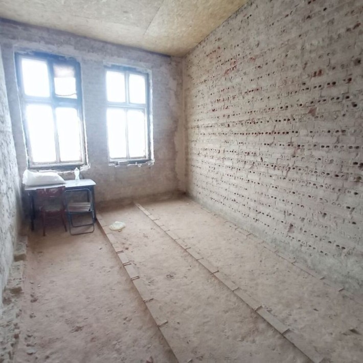 1 кім квартира на пл. Св.Теодора, з фасадними вікнами в центрі міста - фото 1