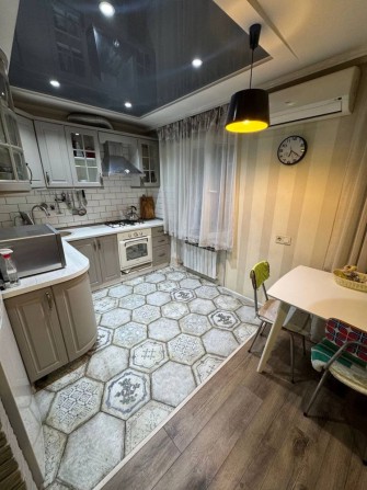 Продам 2-х комнатную квартиру с капитальным ремонтом - фото 1