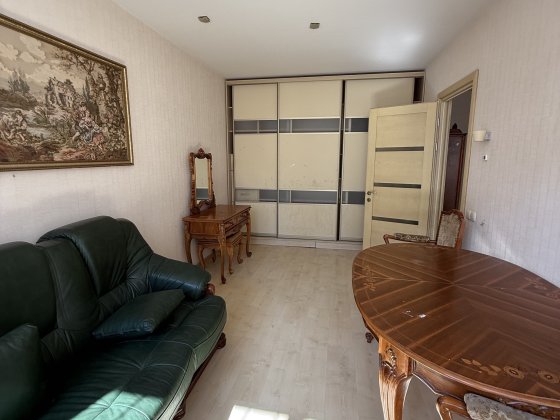 Пропоную велику 2ну 70 метрів на Сахарова під прогаму також Одесса