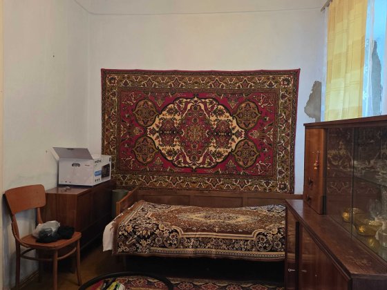 Продаю двокімнатну квартиру двір на три господаря вул. Богородична Николаев