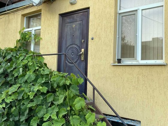 Продам 4-х комнатную квартиру на земле в центре. Миколаїв