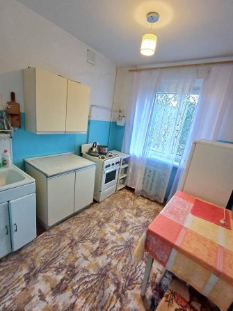 Продам 1 комнатную " Чешку" на 2/9 Космонавтов / 30-я школа - фото 1