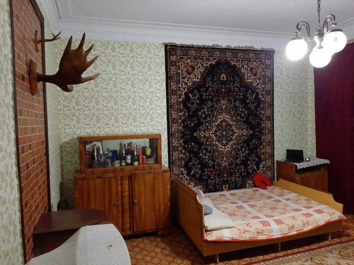 продам 2 кімн сталінку Адміральська,2\3 вапняк,розділка,балкон - фото 1