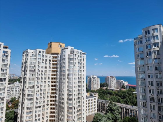 Французский бульвар. Прямой вид на море со всех комнат. Ремонт. Мебель