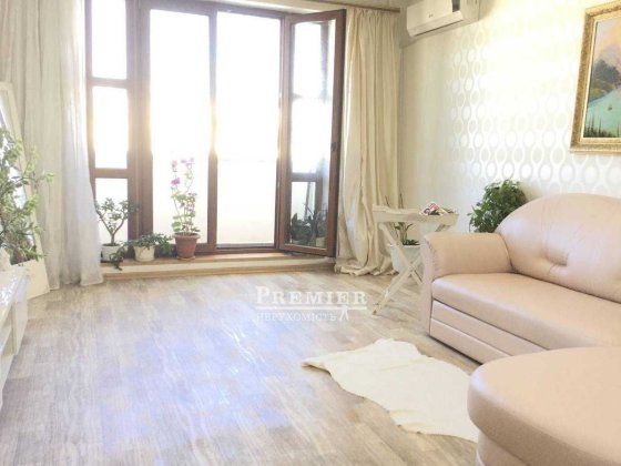 Продам трикімнатну квартиру на Марсельській Одесса