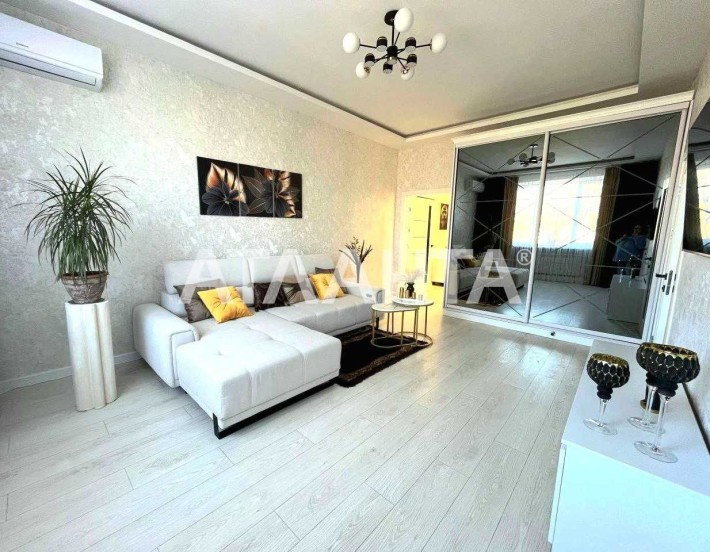 Продам 3-комнатную Сталинку с Ремонтом и Мебелью Новосельского Центр - фото 1