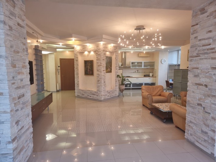 Продажа квартиры 190м2, Переулок Дунаева - фото 1