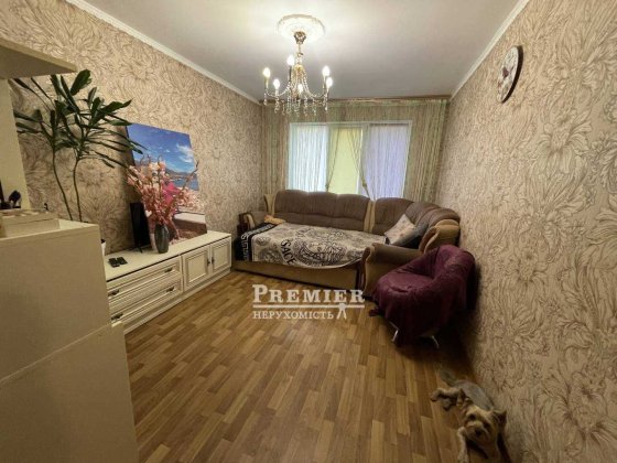 3 комнатная квартира 58 м2  с Ремонтом Район Дома Мебели