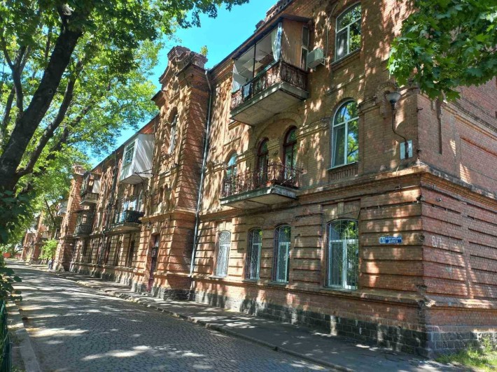 Кирпич старины + парк за окнами = жизнь как в кино! Пиши новую историю - фото 1